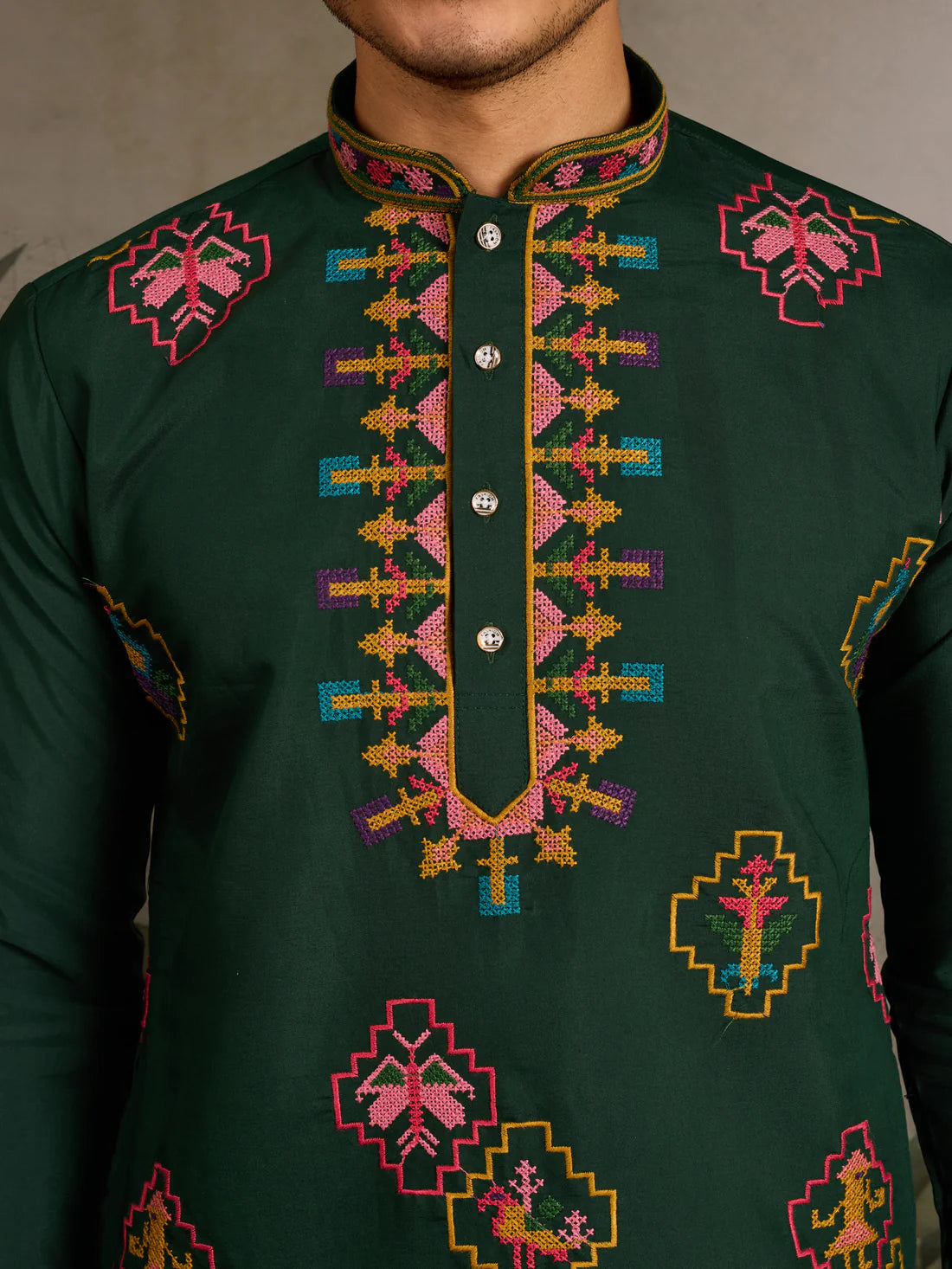 Elegant Dark Green Embroidered Kurta for Men – Traditional Festive Wear
